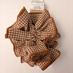 Sezane Scrunchie. Gingham print in brown.